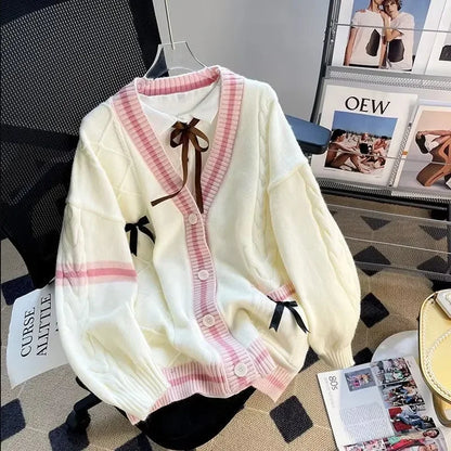 Coquette Strickjacke mit Schleife und Patchwork‑Design - So ist Leben
