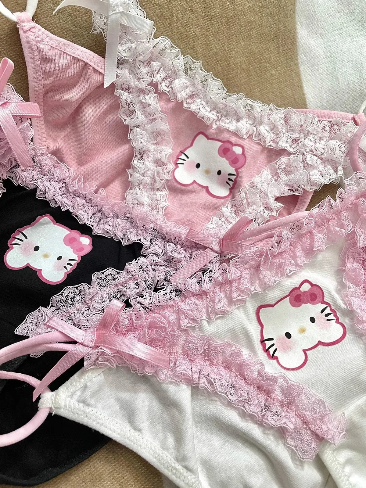 Hello‑Kitty Cosplay Set im modernen Sanrio Stil - So ist Leben