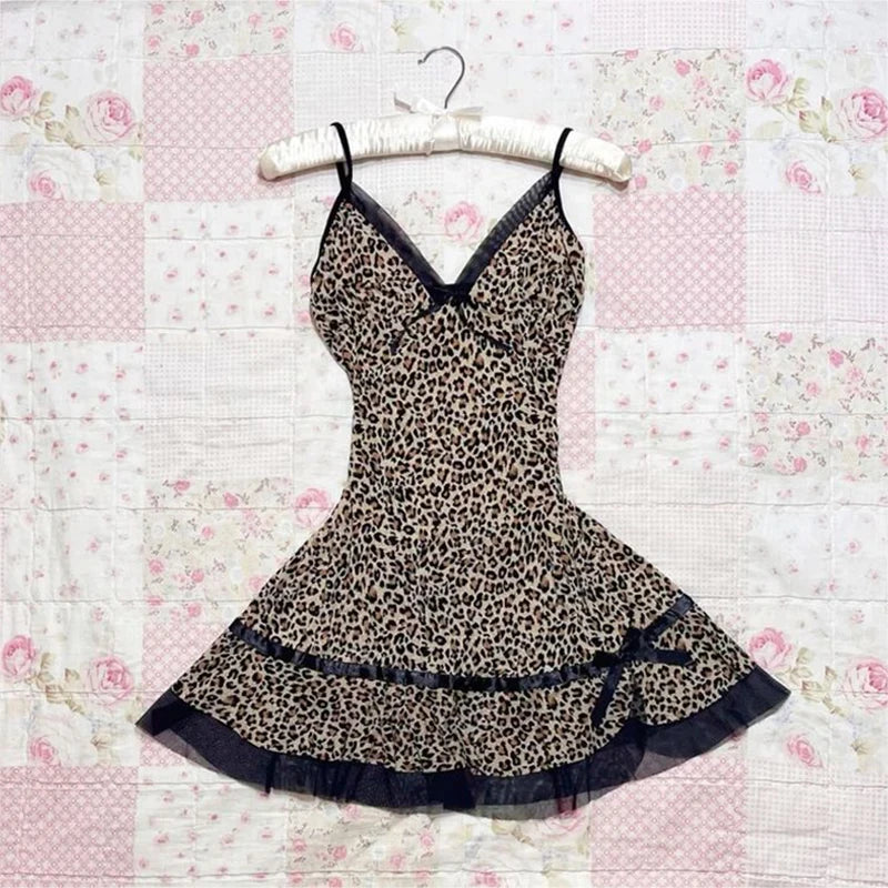 Einfarbiges Kleid mit Schleife und Dekoration, modisches Spitzenrand, lässiges Y2K-Top, emotionales Mädchen, urbane Schönheit, schickes, schlankes, süßes Straßenfrauenkleid So ist Leben