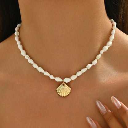 Modische natürliche Muschel-Perlen-Halskette, Muschel-Anhänger, vom Ozean inspirierter Schmuck, Halsband, geeignet für Frauen, Urlaub, Party, Alltag So ist Leben