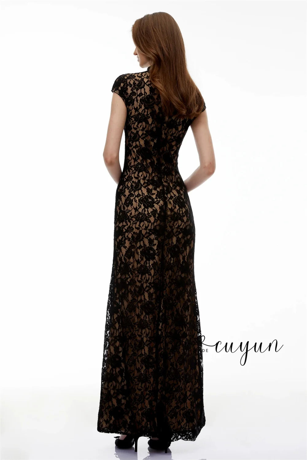 CUYUN Elegantes Schwarzes Abendkleid mit Blumenspitze, Stehkragen, hohem Schlitz, Meerjungfrauenrock, Stretch-Spitze, figurbetontes Maxikleid für Cocktail- und Abschlussball. So ist Leben