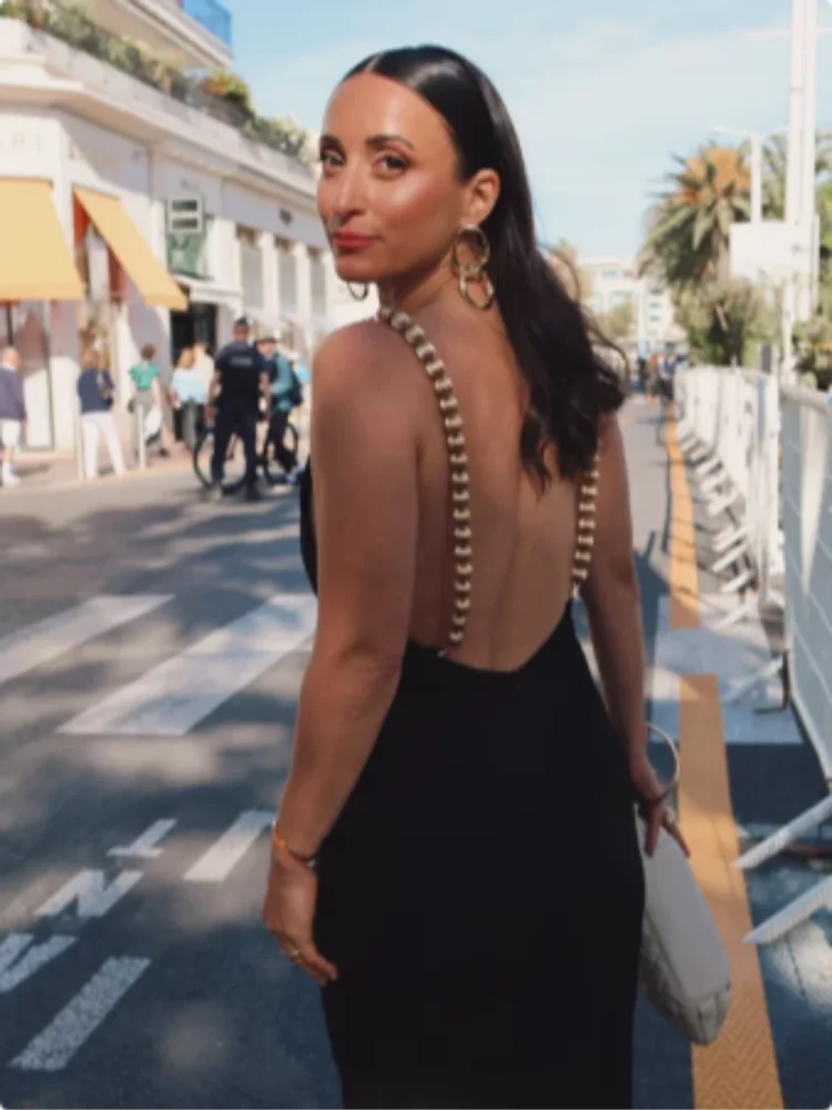 Elegantes Schwarzes Maxikleid Ärmellos Figurbetont Mit Goldketten-Detail Abendkleider für Partys Formelle Anlässe Schickes Bodenlange Robe So ist Leben