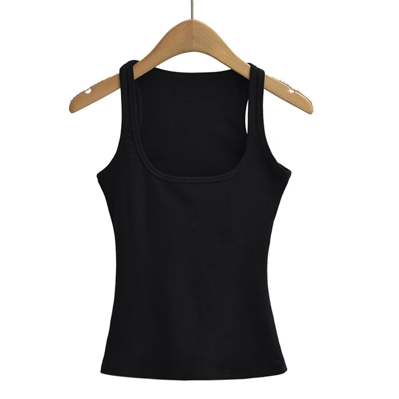 Frauen mit quadratischem Hals und Tanktop So ist Leben