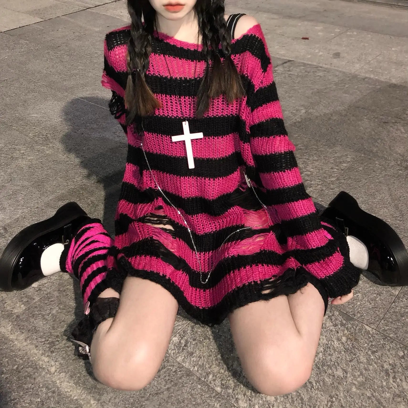Karrram Rosa Gestreifte Gothic Pullover Frauen Zerrissene Löcher Lose Gestrickte Pullover Ausgefranste Fee Grunge Jumper Emo Streetwear Lolita So ist Leben
