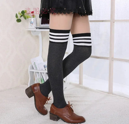 Overknee-Oberschenkelstrümpfe für Damen im akademischen Stil, schwarz-weiß gestreift, lange Socken, Overknee-Strümpfe für Damen und Mädchen, warmes Knie So ist Leben