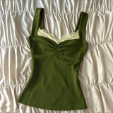 Sommerliches Vintage-Top aus olivgrüner Spitze mit Neckholder-Ausschnitt, sinnlich, weich, modisch, trendig, schlank machend und vielseitig, perfekt für jeden Anlass, Y2K. So ist Leben