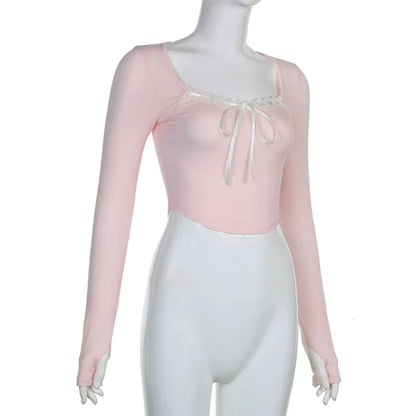 Modernes Schleifen‑Top für kreative High‑Street‑Looks So ist Leben