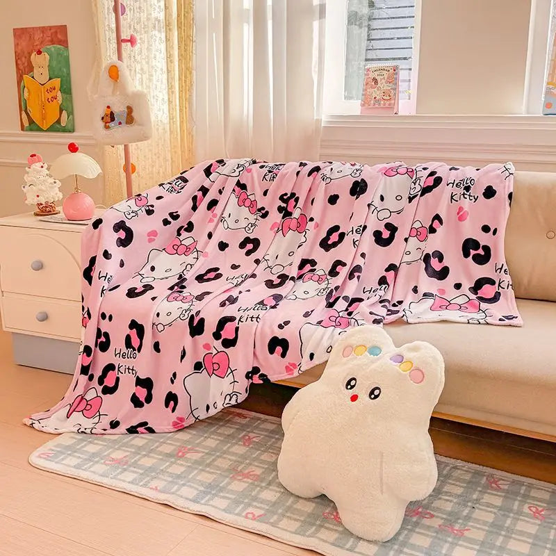 1 Stück Sanrio Four Seasons Flanelldecke – warme und bequeme doppelseitige Flanelldecke – perfekt für den Bürogebrauch – Su So ist Leben