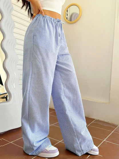 Blau-weiß gestreifte Hose mit weitem Bein, lässige Hose mit elastischem Bund und Kordelzug, lockere und bequeme Hose. So ist Leben