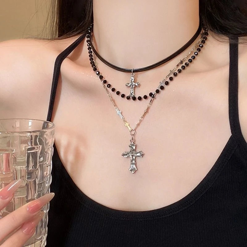 Millennium Hot Girl Y2k Retro mehrschichtige Kreuzperlen-Halskette für Frauen, süße coole dunkle Punk-geschichtete Schlüsselbeinkette So ist Leben