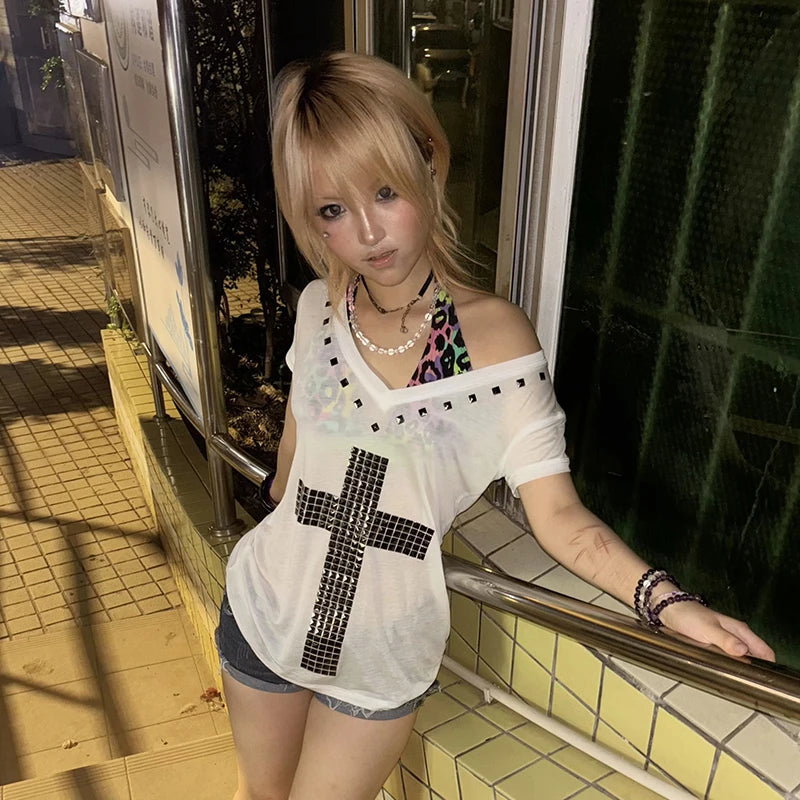 Karrram Japanisches Y2k Metal Cross Print T-Shirt Vintage Harajuku Kurzarm Sheer Tops Trashy 2000er V-Ausschnitt Streetwear Grunge So ist Leben