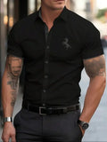 Minimalistisches Sommerhemd für Herren mit kurzen Ärmeln, modisches T-Shirt mit schwarzem Pferde-Logo und Kontrastfarben, Geschenk für Männer So ist Leben