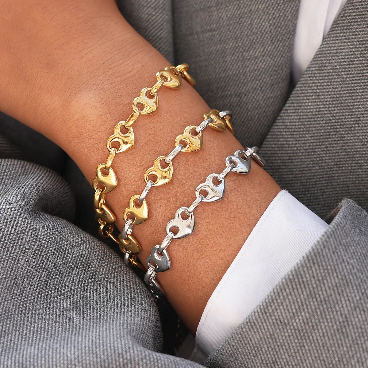 Minimalistisches, klassisches, zweifarbiges Herz-Knopf-Armband aus 18 Karat vergoldetem Edelstahl mit Herzknöpfen, stapelbares rundes Knopfarmband So ist Leben