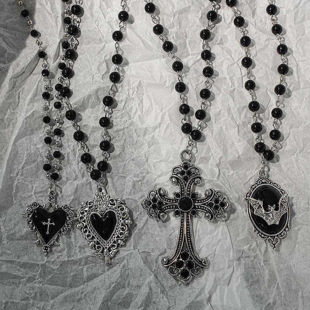 Gothic Fledermaus Kreuz dunkler Anhänger Halskette Set, Y2K personalisierte Thorn Love schwarze Perle gestapelt Halskette Set, geeignet als Halloween G So ist Leben