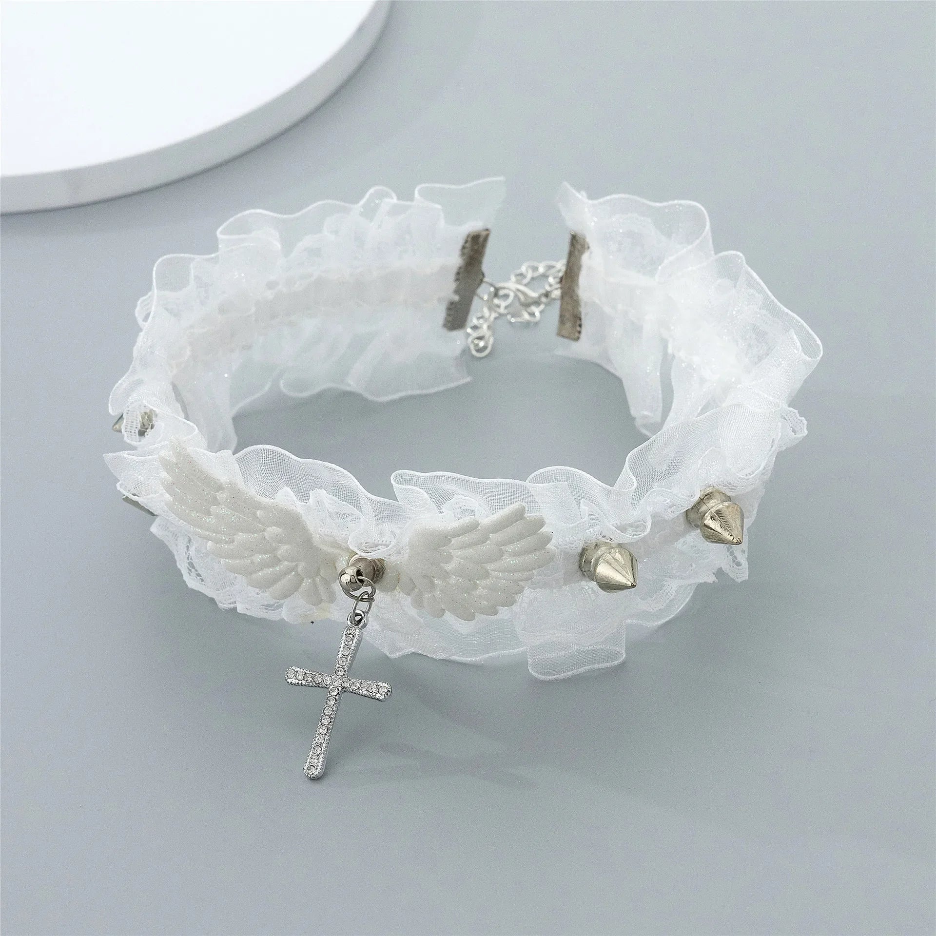 Gothic Spitze Halskette mit Schleife und Herzdetail - So ist Leben