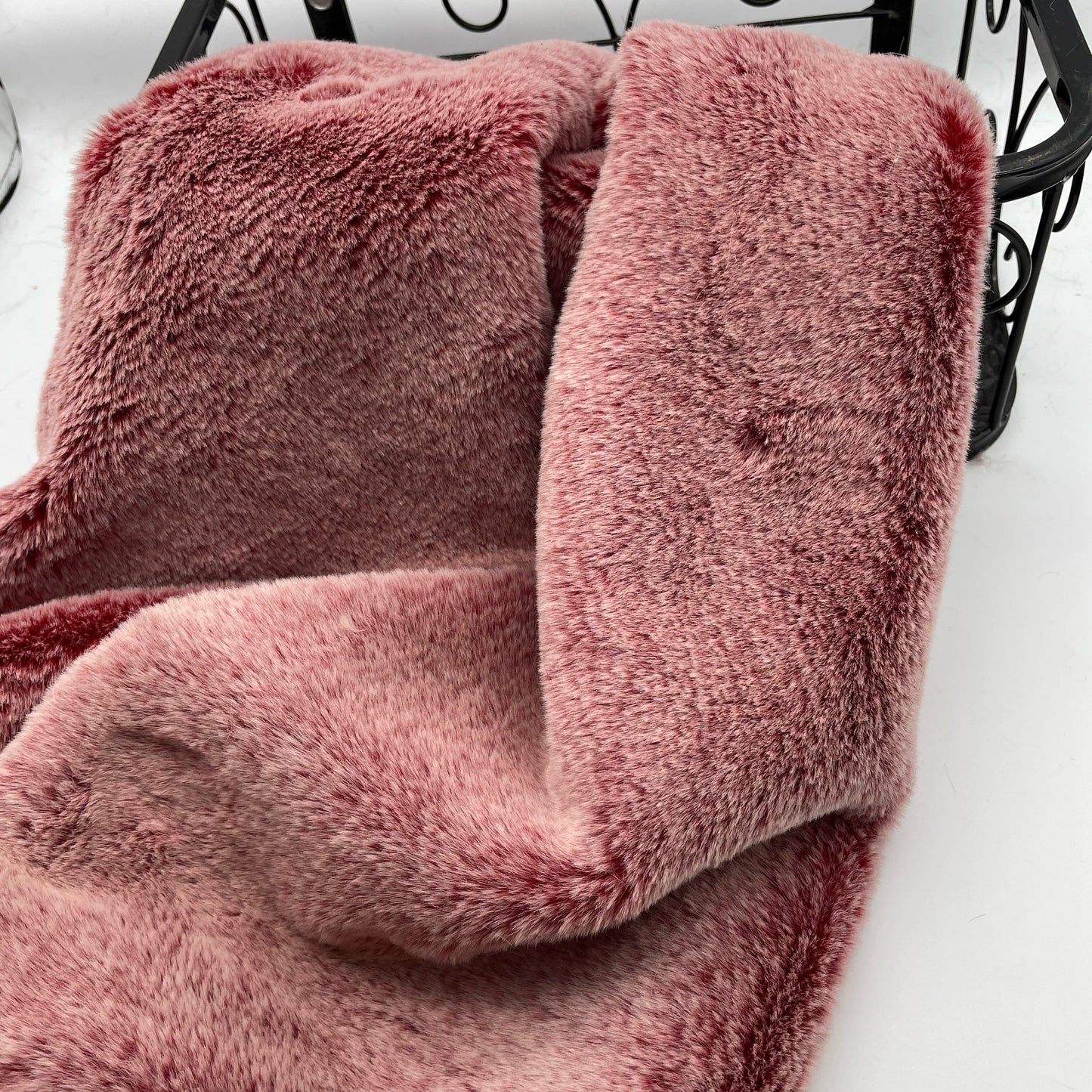 1 cm Haarhöhe Frost auf weißem Gras Weißes spitzes Fell Nachahmung Otter Kaninchenfell Warmer langer Plüschstoff DIY Kleidungsstoff So ist Leben