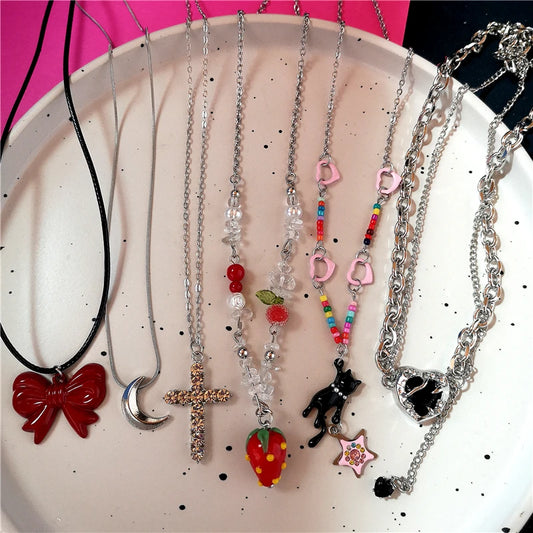 Goth Ästhetische Rote Erdbeere Schleife Schwarze Katze Liebe Anhänger Kette Halskette Für Süßes Mädchen 2000er Jahre EMO Charm Schmuck Y2K Zubehör So ist Leben