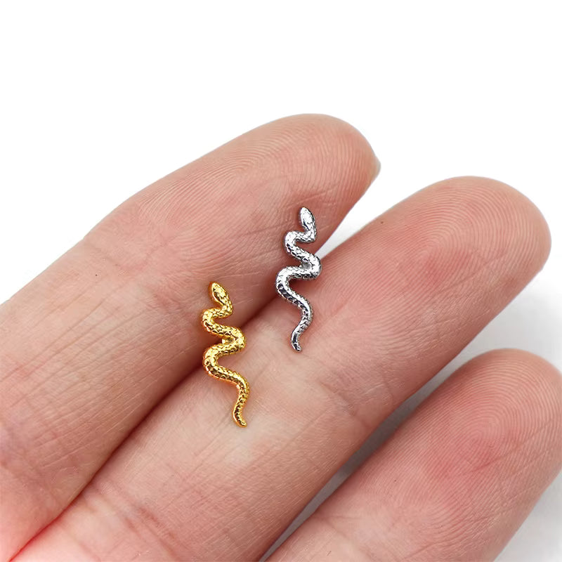 Modernes Zirkon‑Piercing mit klarer Form und Stil So ist Leben