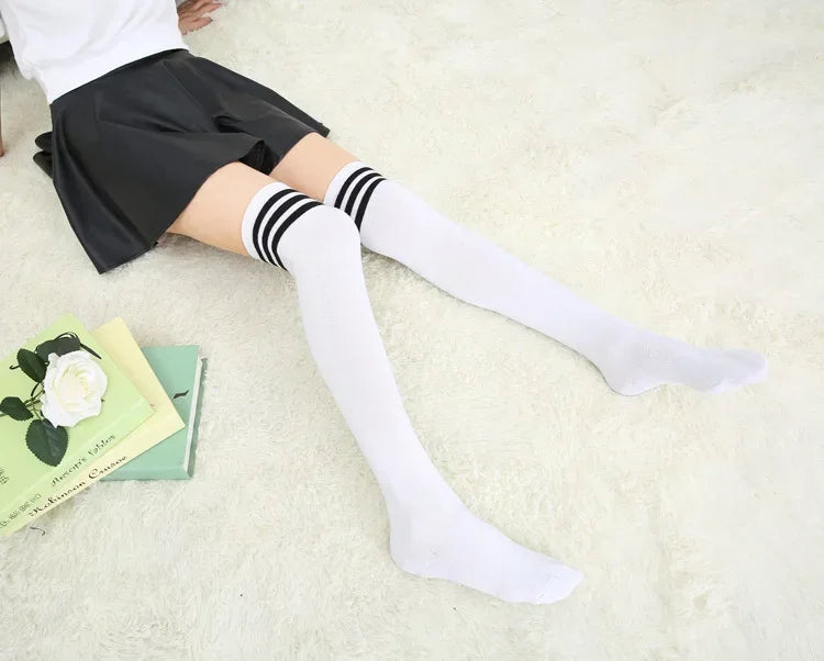 Overknee-Oberschenkelstrümpfe für Damen im akademischen Stil, schwarz-weiß gestreift, lange Socken, Overknee-Strümpfe für Damen und Mädchen, warmes Knie So ist Leben