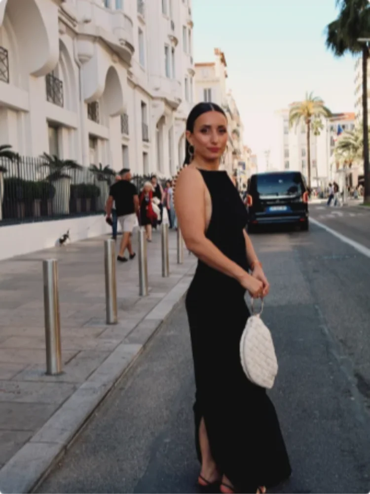 Elegantes Schwarzes Maxikleid Ärmellos Figurbetont Mit Goldketten-Detail Abendkleider für Partys Formelle Anlässe Schickes Bodenlange Robe So ist Leben