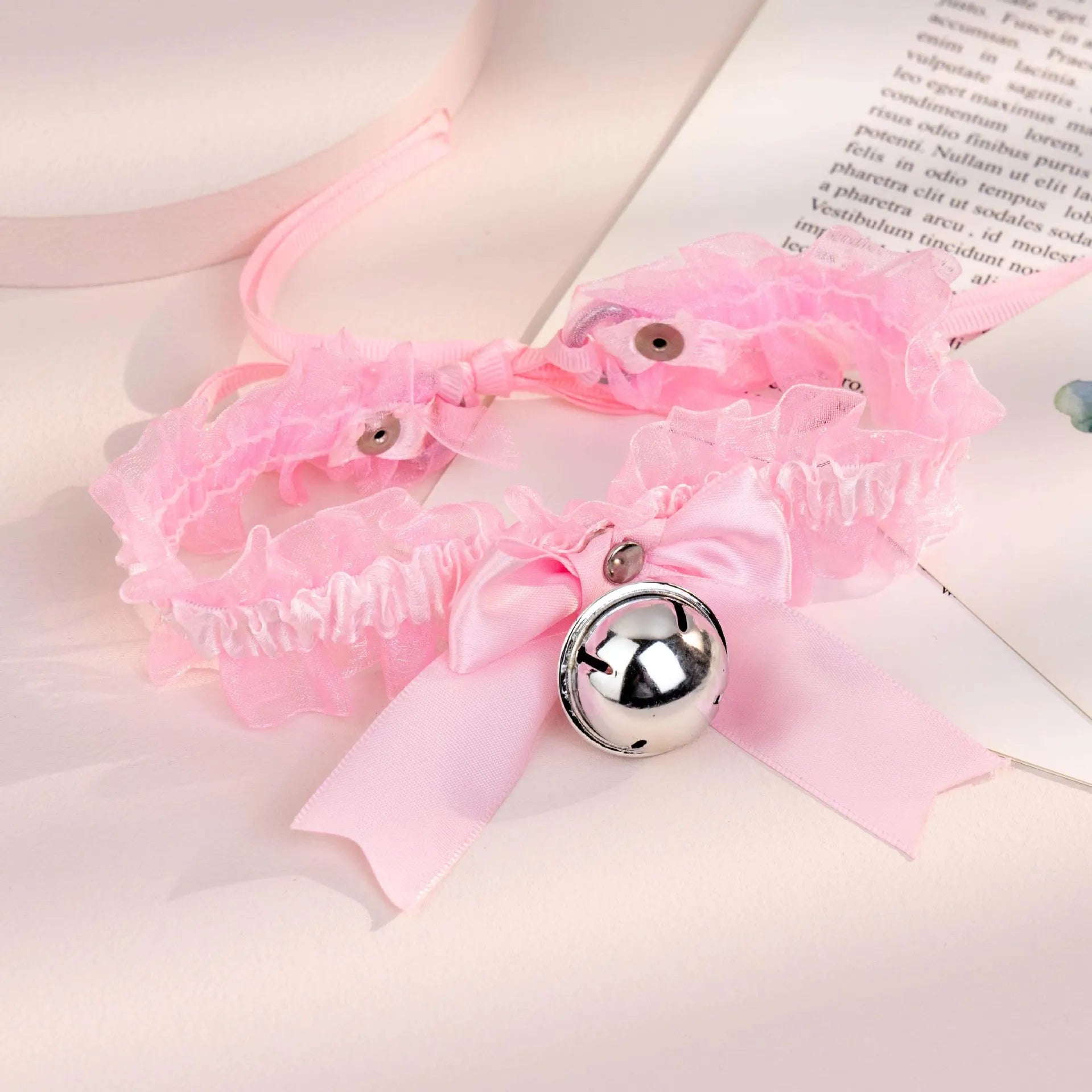 Nette Mode Kreative Frauen Gothic Einfache Sexy Spitze Kragen Anhänger Bogen Knoten Glocke Choker Halskette Kleid Mädchen Partei Schmuck So ist Leben