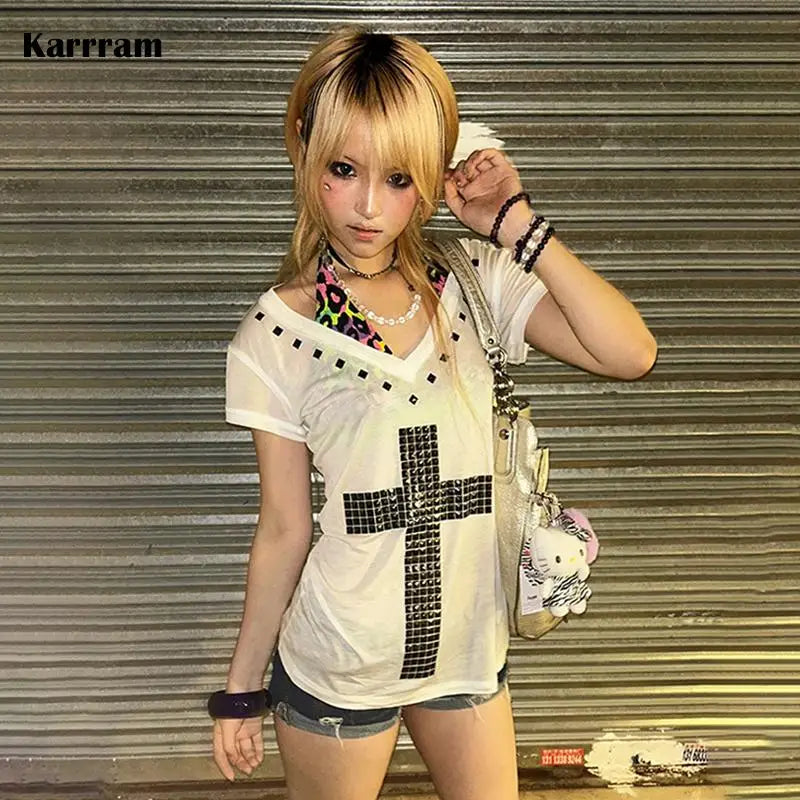 Karrram Japanisches Y2k Metal Cross Print T-Shirt Vintage Harajuku Kurzarm Sheer Tops Trashy 2000er V-Ausschnitt Streetwear Grunge So ist Leben