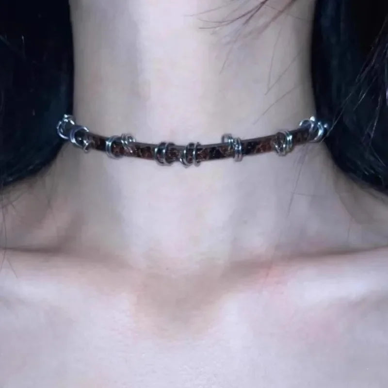 Rot Braun Vintage Unregelmäßige Metall Kreis Feine Leder Halskette Halsband Gothic Süße Coole Retro Leder Kragen Halsband Schmuck Y2K So ist Leben